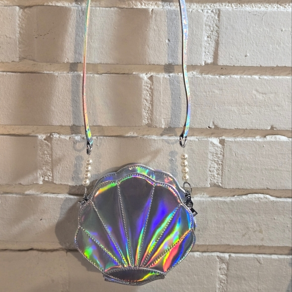 Seashell Shaped Crossbody Purse - Shiny Iridescent Color with Pearly Beads!!! - Picture 6 of 9